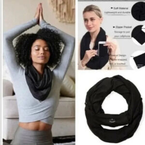 BEYOND YOGA Black/Dark Gray Infinity Scarf with Zip Pocket New with Tag W-115